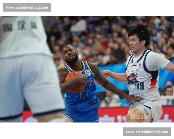 压哨绝杀瞬间点燃全场激情球迷见证奇迹时刻 压哨绝杀瞬间点燃全场激情球迷见证奇迹时刻